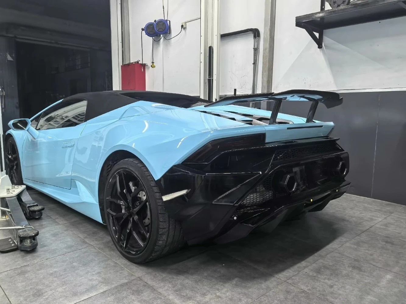 Tecnica Rear Lip High Quality Fast Delivery Prepreg Dry Carbon Fiber Body Kits for  Huracan